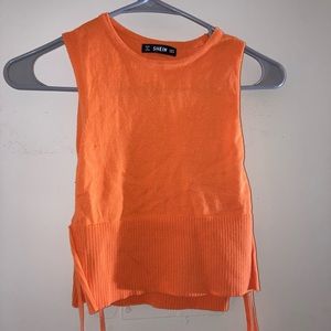 Sleeveless shirt